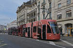 Be 6/8 Flexity 5030 mit der L'oréal Paris Werbung, auf der Linie 1, fährt am 07.03.2023 zur Endstation am Bahnhof SBB.