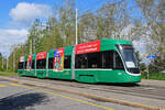 Be 4/6 Flexity 6007, auf der Linie 11, wartet am 24.04.2023 an der Endstation auf dem Bruderholz.