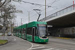 Be 6/8 Flexity 5028, auf der Linie 6, fährt am 24.01.2024 zur Haltestelle Heuwaage.