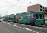 Da bei den Basler Verkehrsbetrieben auch mnnliche Tram- und Busfahrer gesucht werden, wirbt der Be 4/6S 678 mit mnnlichen Aufklebern.