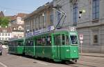 Be 4/4 459 und der B 1472 fahren den Steinenberg hinauf zur Haltestelle Bankverein.