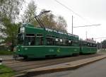 Be 4/4 477 und der B 1470 S auf der Linie 15 an der Endstation auf dem Bruderholz.