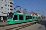 Combino mit der Betriebsnummer 325 an der Basler Fasnacht auf der Linie 1 an der Endstation in Pratteln.