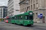 Be 4/4 501 zusammen mit dem B 1476 S und dem Be 4/4 482 mit der Chemnis de fer du Jura Werbung auf der Linie 3 am Aeschenplatz.