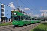 Dreiwagenzug mit dem Be 4/4 501 an der Spitze auf der Linie 3 verlässt die Haltestelle Breite.