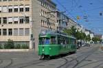 Be 4/6 Düwag 652 auf der Linie 21 fährt zur Haltestelle Dreirosenbrücke.