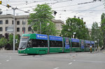 Be 6/8 Flexity 5016, mit einer Teilwerbung für die Securitas, fährt zur Haltestelle der Linie 8 beim Bläsiring.