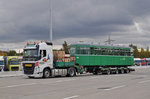 Am 20.10.2016 wurden in der Hauptwerkstatt drei weitere Anhänger für die Reise nach Belgrad auf Lastwagen verladen.