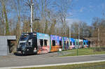 Be 6/8 Flexity 5010, mit einer Werbung für Turkish Airlines, wartet in der Schlaufe der Linie 2 beim Eglisee.