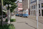 Zürich VBZ Tramlinie 10 (SWS/MFO-Be 4/4 1413 + SIG-B 761, Baujahre 1954 bzw. 1952) Zweierplatz am 26. Juli 1993. - Scan eines Farbnegativs. Film: Kodak Gold 200-3. Kamera: Minolta XG-1.