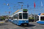 Be 4/8 2102, auf der Linie 8, fährt am 12.04.2024 bei der Haltestelle Bellevue ein.