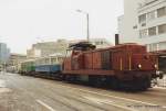 SBB / VBZ - Bm 4/4  18428 mit Beiwagen B 740 und Tram Be 4/4 1412 auf SBB Transportwagen unterwegs in Zürich am 05.01.1995 ..