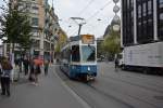 Am 14.10.2015 fährt diese Tram 2000  2070  auf der Linie 13 nach Albisgütli.