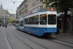 Am 14.10.2015 fährt diese Tram 2000 Sänfte  2070  auf der Linie 6 zum Zoo.