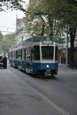 Diese Tram 2000  2019  fährt am 14.10.2015 auf der Linie 11 nach Rehalp. Aufgenommen in der Bahnhofstrasse in Zürich.
