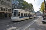 Diese Straßenbahn  3077 / Cobra  fährt am 14.10.2015 auf der Linie 14. Aufgenommen in der Bahnhofstrasse in Zürich.