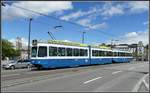 Tram 2000 Be 4/6 2091 und Pony Be 2/4 2417 auf der Quaibrücke in Zürich. (09.05.2019)