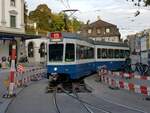 Linie 15 Wagennummer 2054 beim Bahnhof Stadelhofen.