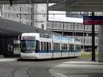 VBZ - Tram Be 5/6  3067 unterwegs auf der Linie 10 bei der Haltestelle Zrich Flughafen am 06.05.2009