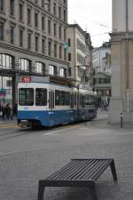 Diese Straßenbahn   Tram 2000 / 2051  fährt am 14.10.2015 auf der Linie 15.