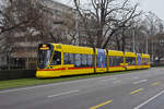 Be 6/10 Tango 166, auf der Linie 10, fährt zur Haltestelle am Bahnhof SBB.