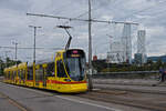 Be 6/10 Tango 167, auf der wegen einer Baustelle umgeleiteten Linie 11, überquert die Wettsteinbrücke.