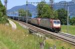 Die 185 597-2 mit Güterzug bei Einigen am 21.06.2014