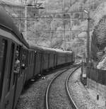 SBB Historic / Eurovapor: Doppeltraktion Elefanten am Gotthard 
Währendem im Bild die SBB Historic C 5/6 Nr. 2978 mit der B 3/4 Nr. 1367 ohne der C 5/6 Nr. 2969 der Eurovapor den langen Dampfzug ziehen, hatte man die SBB Re 4/4 II Nr. 11167 am Zugende des Dampfzuges  verbannt . Der Dampfzug durchfährt im Bild die Biaschina bei Giornico. Samstag, 21. Oktober 2017 