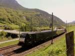 Foto-Farbenspiel bei einem GZ mit E 189 998 und Schwesterlok bei Varenzo am 24.05.2012