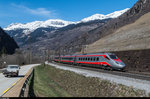 Ein Trenitalia ETR 610 fährt am 24. März 2016 oberhalb von Lavorgo südwärts.
