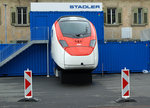 SBB:  G O T T A R D O  2016 
Bei den Feierlichkeiten zur Einweihung des Gotthard Basistunnel (längster Tunnel der Welt) standen die neuen Züge von STADLER RAIL noch nicht im Betrieb. Das  Gesicht  wurde immerhin in Erstfeld und Pollegio ausgestellt. Die Aufnahme von Erstfeld entstand am 4. Juni 2016.
Foto: Walter Ruetsch