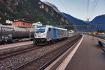 Nachschuss der 187 006-2 von RAILPOOL im Bahnhof Erstfeld. Etwas später brachte diese gemeinsam mit BLS 186 105-3 einen Güterzug in Richtung Süden.
Aufgenommen am 20.7.2016.