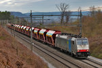 Die Railpool Maschine 186 108 donnert morgens mit einem Weiacher Kieszug den Bözberg hinauf.Bild vom 7.4.2016