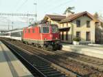 Re 4/4 11222 mit dem Rheintal-Express(REX)St.Gallen-Chur beim Halt in Maienfeld.05.01.10