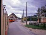 Auf der Solothurn - Niederbipp - Bahn (SNB) damals. Kreuzung der beiden Triebwagen 83 und 84 (gebaut 1966) in Flumenthal, 26.April 1970. 