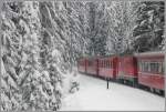Winterimpressionen zwischen Davos und Klosters. RE1052 bei Davos Laret. (18.10.2009)