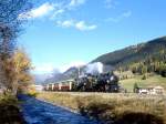 RhB Salon-Dampfzug 3153 fr GRAUBNDEN TOURS von Davos-Platz nach Filisur vom 26.10.1997 in Davos-Islen mit Dampflok-Doppelbespannung G 4/5 108 - G 4/5 107 - As 1143 - As 1141 - As 1142 - As 1144.
