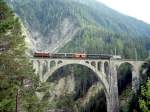 RhB EXTRAZUG fr RHTIA TOURS 3366 von Pontresina nach Davos Platz am 30.08.1996 auf Wiesener Viadukt mit E-Lok Ge 4/6 353 - B 2245 - D 4054 - B 2060 - A 1102 - Xk 9398. 
