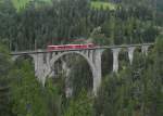 Auf der Fahrt von Davos Platz nach Filisur berfhrt am 23.08.2014 ein Allegra die hchste und grte Mauerwerksbrcke der Rhtischen Bahn, den Wiesener Viadukt.