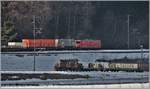 Albulagüterzug mit Ge 6/6 II 707  Scuol  begegnet bei der Verzweigung bei Reichenau-Tamins der älteren Ge 6/6 I 414 mit einem Valserwasserzug  nach Untervaz.