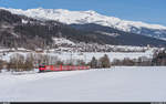 RhB Ge 4/4 II 623 mit RE Scuol-Tarasp - Disentis am 14. Februar 2021 vor der Kulisse von Sagogn bei der Einfahrt in den Bahnhof Castrisch. 