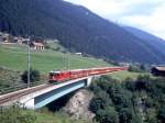 RhB Schnellzug GLACIER-EXPRESS G 903 von St.Moritz nach Zermatt vom 03.08.1992 auf Planci-Viadukt kurz vor Disentis mit E-Lok Ge 4/4II 623 - WR 3815 - BVZ B - FO B - BVZ A - FO B - A - A - FO A - BVZ