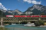 Der Regionalzug mit der Ge 4/4 II 633  Zuoz  auf der Hinterrheinbrcke bei Reichenau-Tamins nach Disentis.In einer Stunde ist er am Ziel angekommen. 5.9.2013