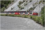 Glacier Express 900 mit der Ge 4/4 II 631  Untervaz  am Vorderrhein bei Trin. (17.06.2016)