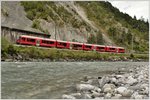 RE1759 nach Ilanz mit ABe 4/16 3102 in der Ruinaulta  bei Trin.