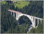 In einer zweiten Etappe wird der Bogen des Langwieser Viaduktes erneuert.