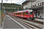 ABe 8/12 3515 mit R1452 nach Chur in Arosa. Am Zugschluss läuft bei guter Witterung der Panoramawagen mit. (06.07.2016)