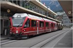 R1433 mit ABe 8/12 3511 und schwerer Güterlast nach Arosa vor der Abfahrt in Chur. (13.10.2016)