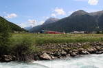 Ge 4/4 III 652  Vaz/Obervaz Lenzerheide-Valbella  hat mit dem RE1136 (St.Moritz - Chur) den kleinen Ort Bever durchfahren und fährt nun durchs Valbever zum Albula Tunnel.