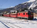 Die RhB-Ge 4/4 II 626  Malans  (Baujahr 1984) mit einer Albula-Stammkomposition am 19. Dezember 2007 bei der Abfahrt in Samedan Richtung Chur. Damals war es recht selten, dass Ge 4/4 II an Albula-Schnellzügen zum Einsatz kamen. Normalerweise wurden Ge 4/4 III eingesetzt sowie jeweils etwa ein Umlauf mit Ge 6/6 II geführt.